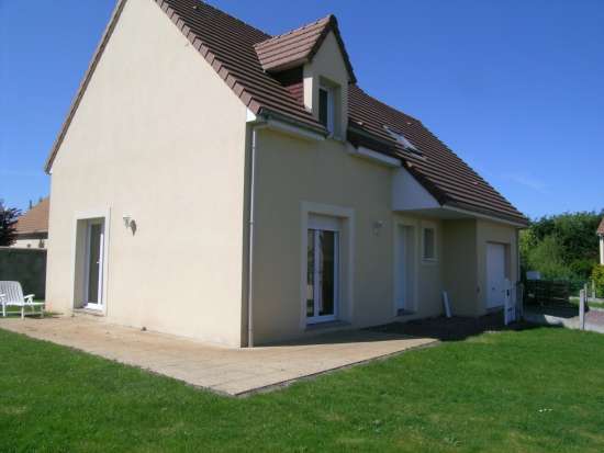 Bourguebus ,  maison  95 m2 avec 4 chambres jardin et garage
