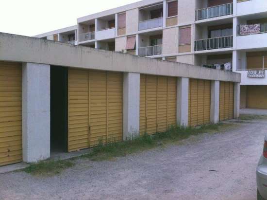 Location garage dans residence privee - Lunel