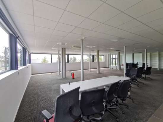 Location bureaux rénovés r+1 de 250 m2 à mérignac