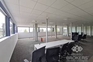 Location bureaux rénovés r+1 de 250 m2 à mérignac