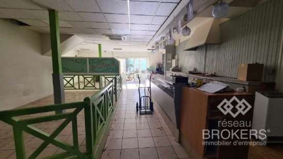 Location local commercial 90m² + 80m cour privative