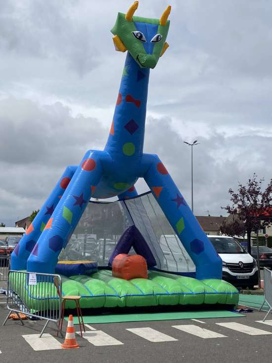 Location jeu gonflable girafe - Montigny-le-Bretonneux