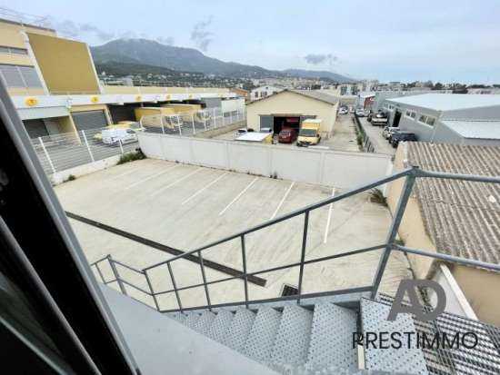 Bastia, hangar à louer de 450m² z.i d'erbajolo sur terrain de