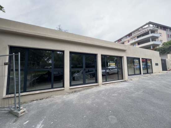 Location local commercial neuf - Manosque